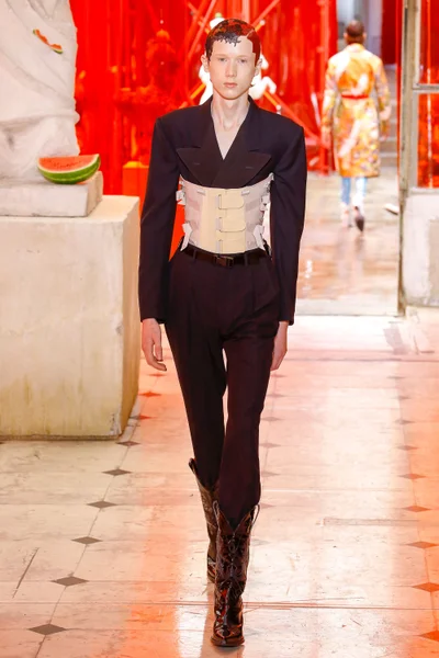 Look 17